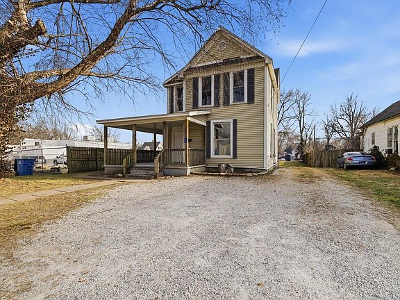 2nd image of 1026 W Division Street