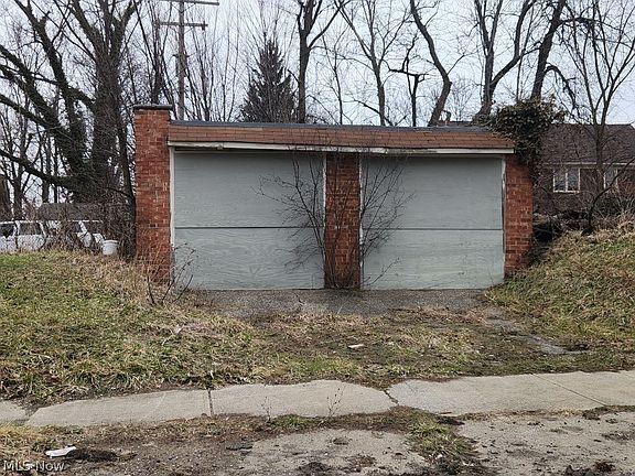 3rd image of 3568 E 118th St