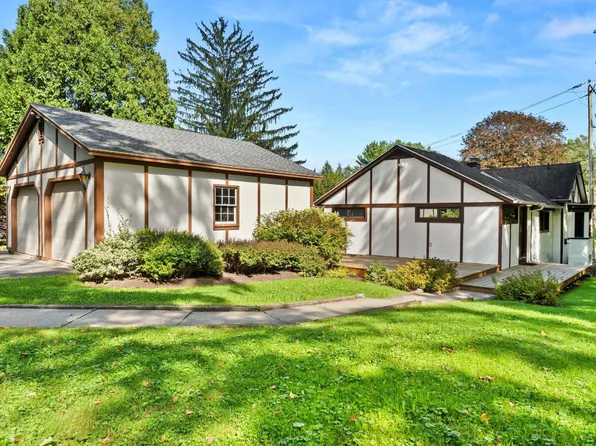 3 Tor Ct, Pittsfield, MA 01201