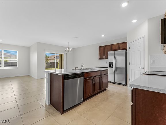 3rd image of 429 NW 3rd Ln