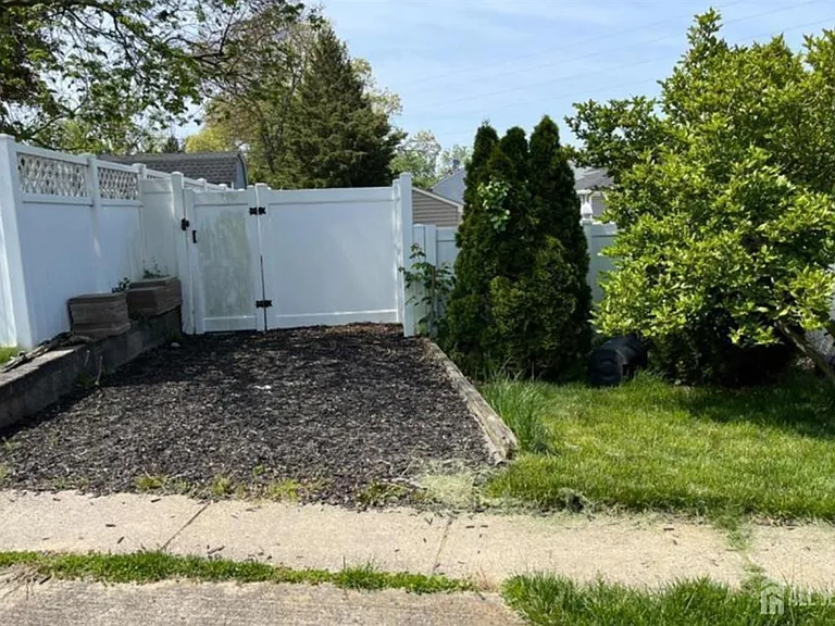 42 Albert Dr — Photo 13