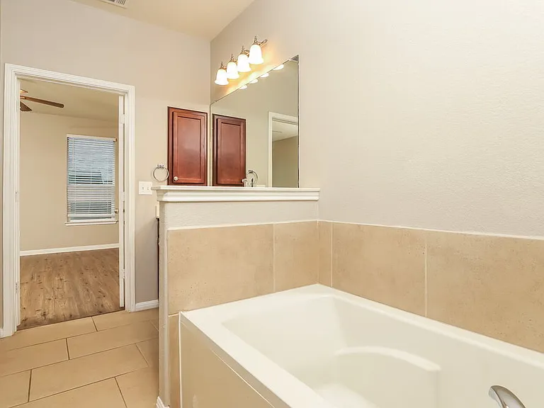 415 N Heatherwilde Blvd — Photo 12