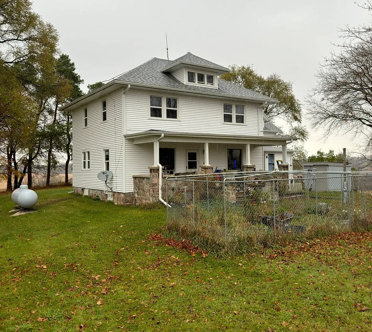 4 bed, 2000 sqft, $1,850 — Photo 2
