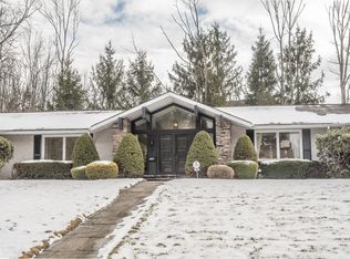 248 Greenbrier Dr, Clarks Green, PA 18411
