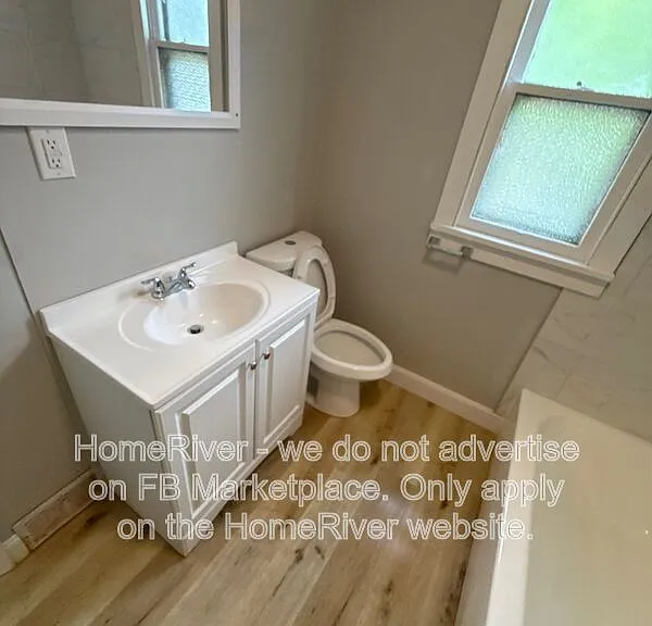 1323 Leaside Dr — Photo 7