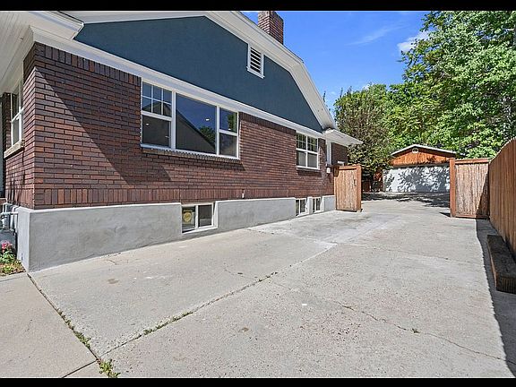 3rd image of 2527 S Alden St
