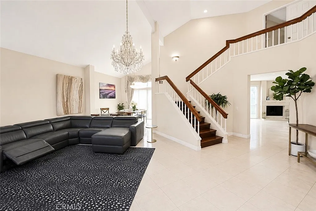4 bed, 2601 sqft, $6,000 — Photo 2