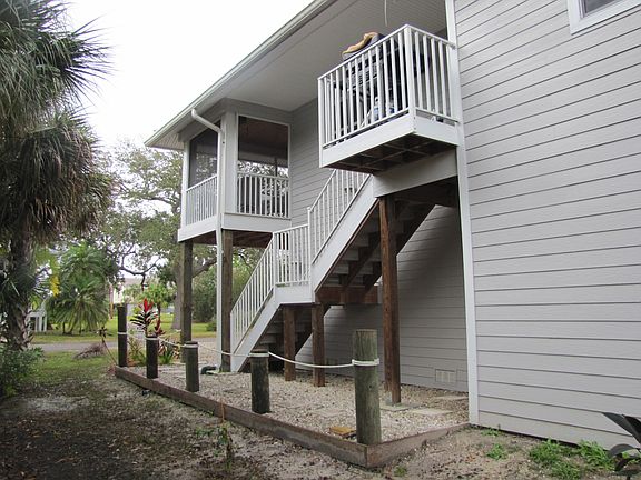 Southeast Corner, Main Stair