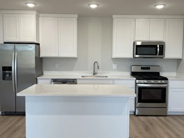 Q4 Rentals - 104 8th Ave SW