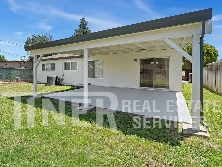 2815 Erin Dr — Photo 4