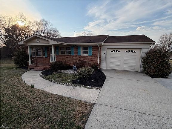 2nd image of 200 Arlington St