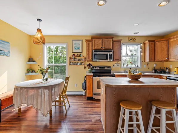 8 Nevelson Street, Rockland, ME 04841