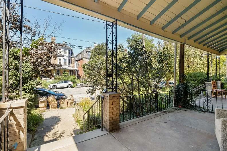 5 bed, 2800 sqft, $2,995 — Photo 3