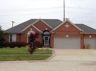 50994 Nesting Ridge Dr, Macomb, MI 48044