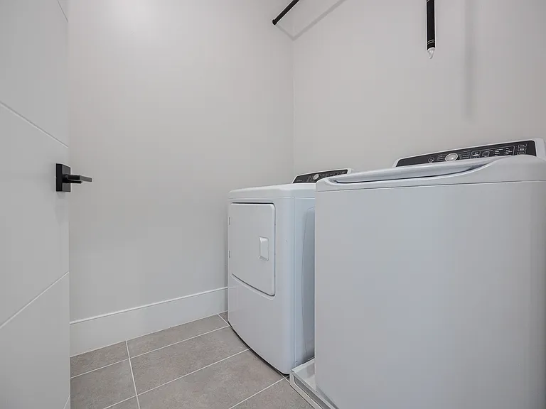 142 E Hearne Way — Photo 27