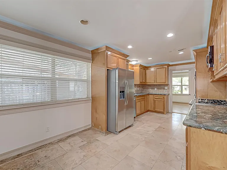 5611 Briarbend Dr — Photo 20