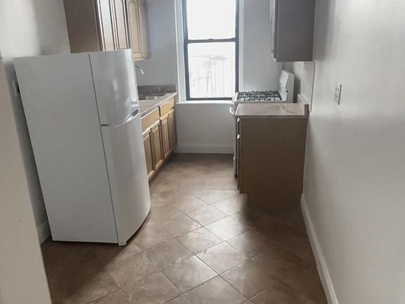 3rd image of 2081 Grand Concourse Floor 5