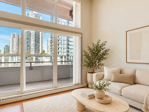 6875 Dunblane Ave #406, Burnaby, BC V5J