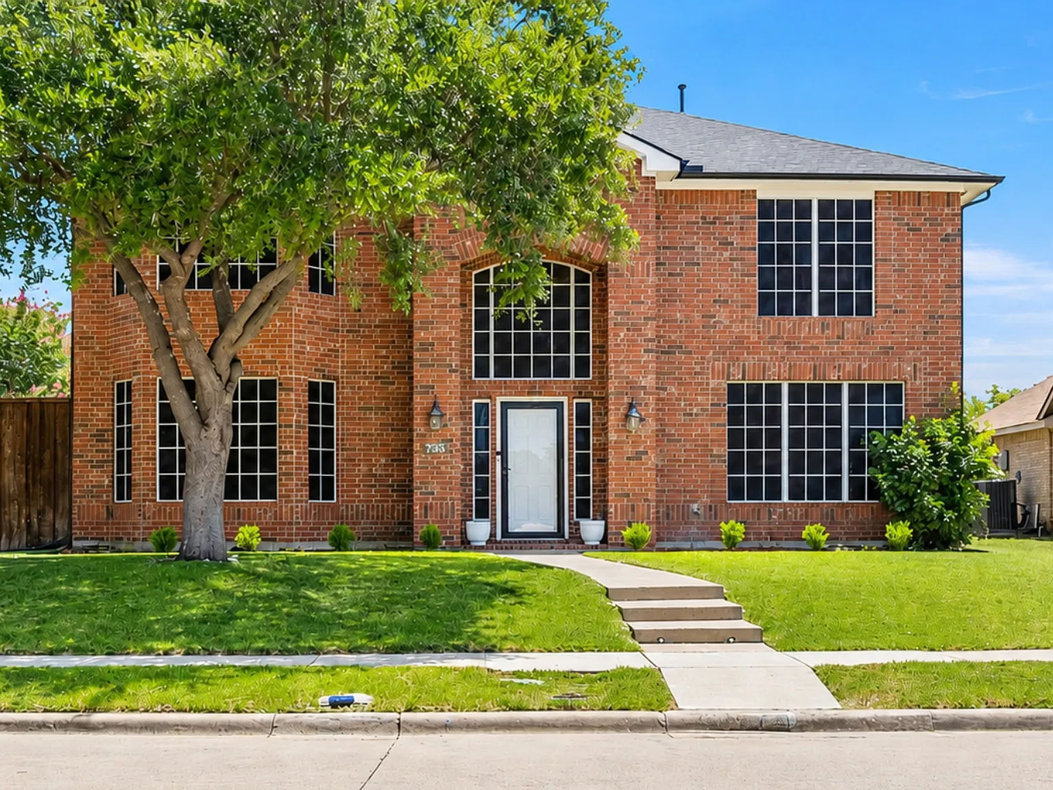 4 bed, 2.5 bath, 3048 sqft, $4,200 — Photo 2