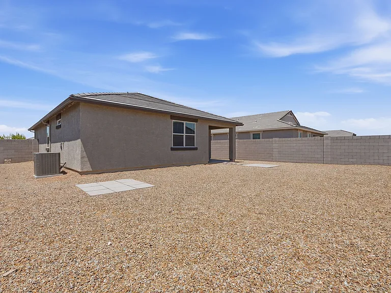 1575 E Fletcher Dr — Photo 33