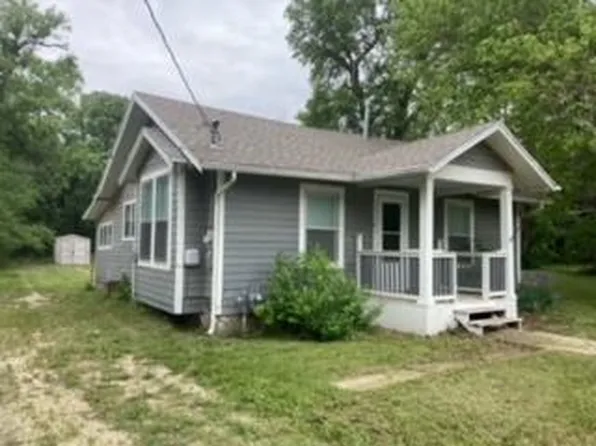 217 N 10th St, Herington, KS 67449