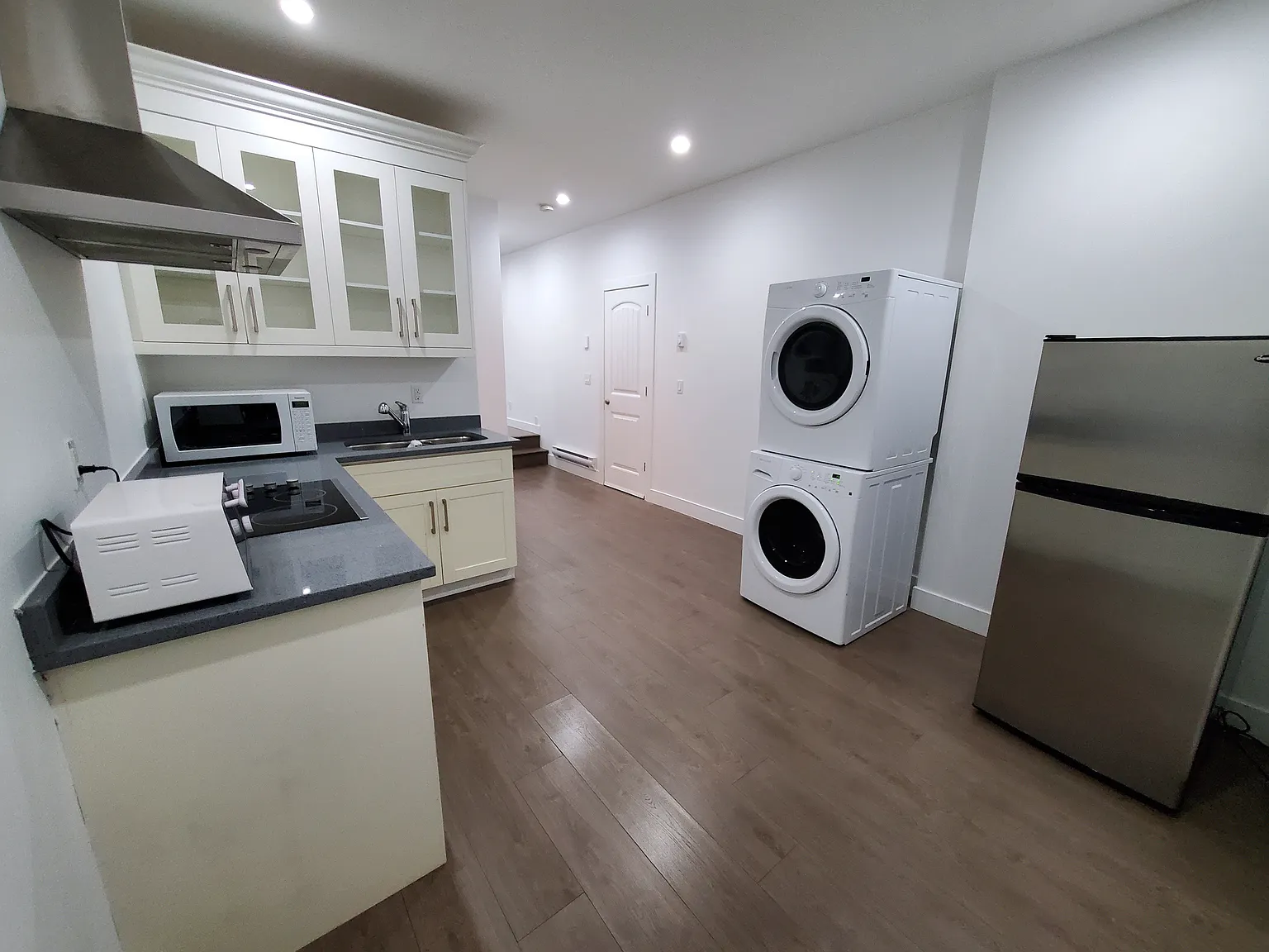 805 Henderson Ave photo 1