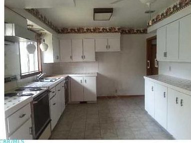 3rd image of 405 Sherwood Dr E