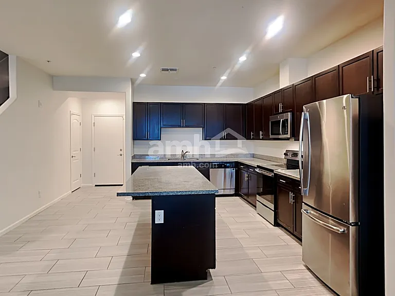 20788 W Thomas Rd — Photo 5