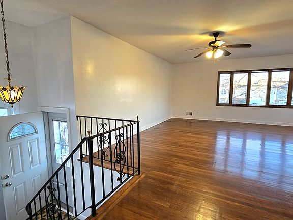 3rd image of 454 Genesee Ave #1