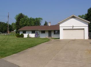 202 Sandalwood Dr, Cranberry Township, PA 16066