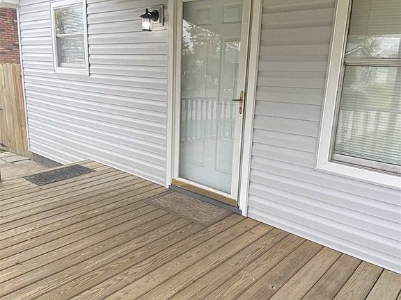 3rd image of 1035 Mount Vernon Cir