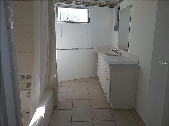 5th image of 2203 Montclair Dr #1