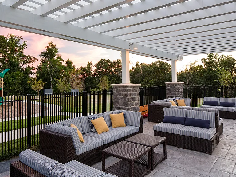 Outdoor Pergola Lounge
