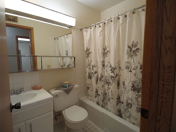 4th image of 2570 N Maryland Ave APT 312