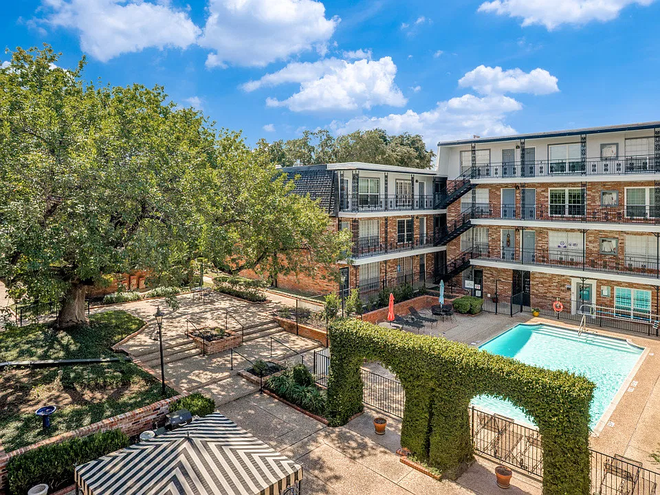 8401 N New Braunfels Ave #206