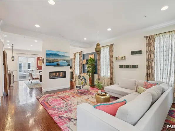 42 Roosevelt Dr, Wood Ridge, NJ 07075
