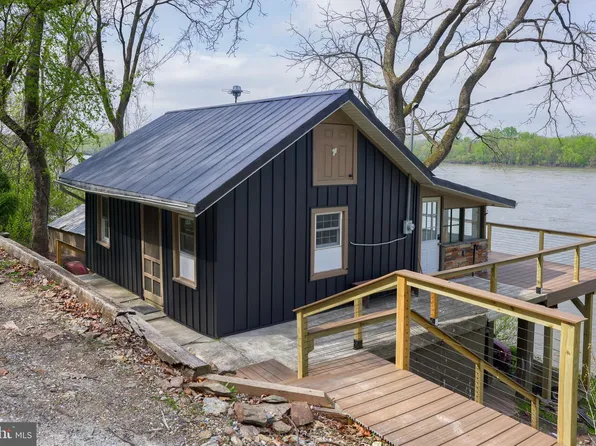 5433 River Dr, York, PA 17406