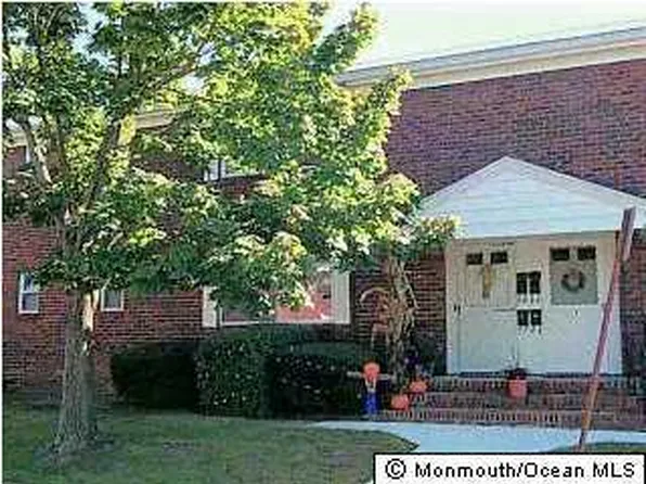 17 Azalea Ct, Eatontown, NJ 07724