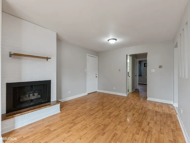 829 S Dwyer Ave #D — Photo 3
