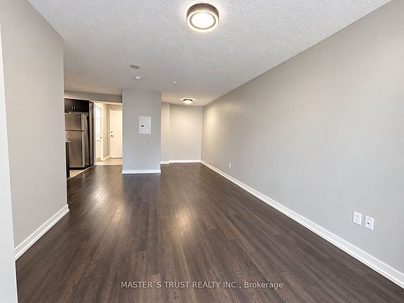 5th image of 812 Lansdowne Ave #302