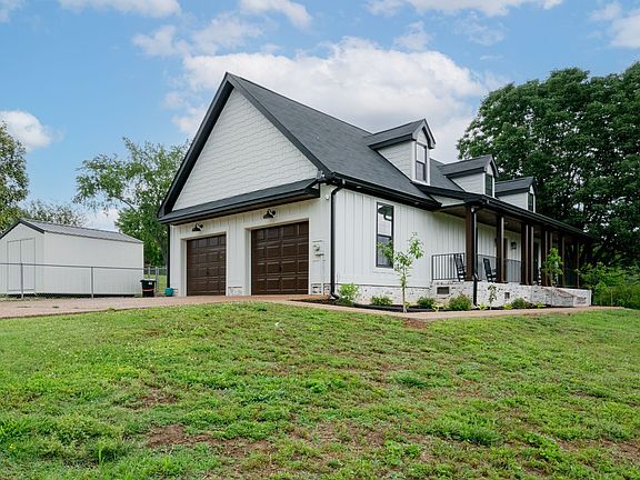 3rd image of 1303 Sycamore Valley Rd