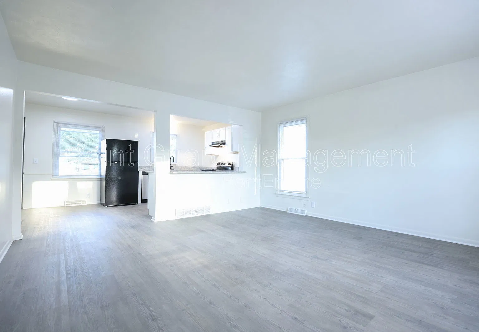 3 bed, 1.0 bath, $1,650 — Photo 2