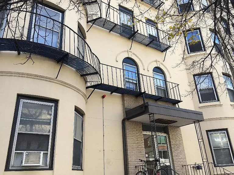 30 Westland Ave #4 — Photo 1