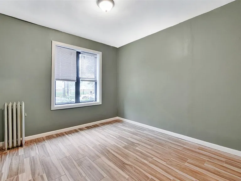 194 Kensington Ave #101 — Photo 1