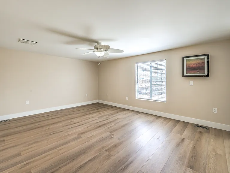 7477 Ullom Dr — Photo 10