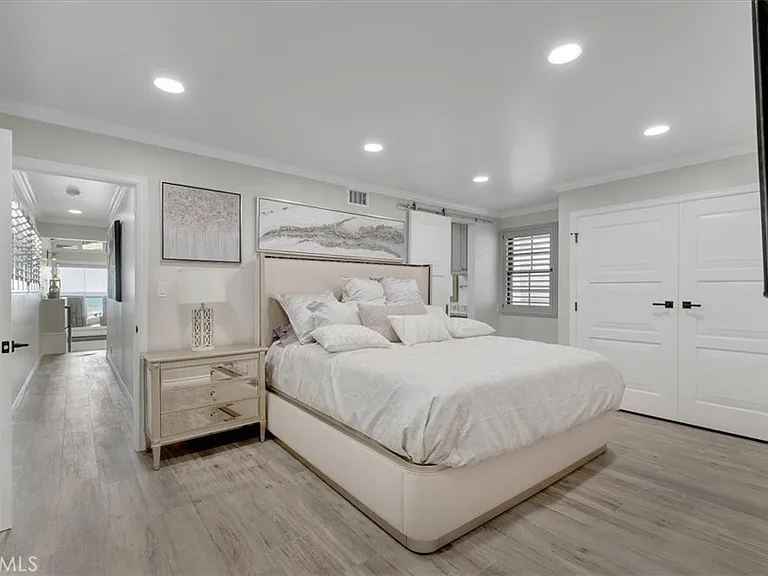 2808 W Oceanfront — Photo 20