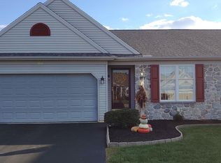 5048 Field View Dr, Mount Joy, PA 17552