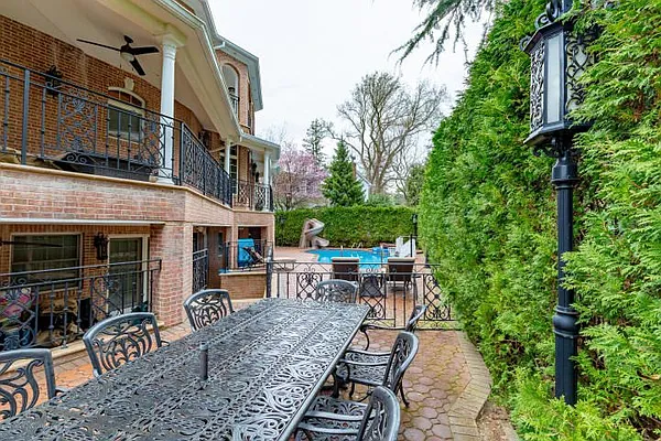 Sold by Robert DeFalco Realty | media 48
