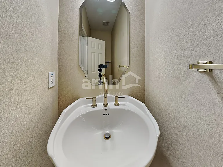 5217 Alec Dr — Photo 8