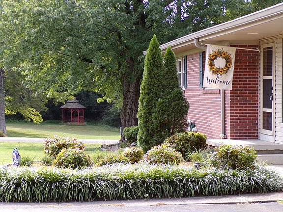 2nd image of 111 Horseshoe Dr